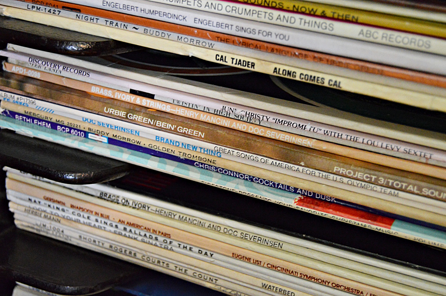 1916 Mahogany VV-XVII Victor Victrola Phonograph and Records