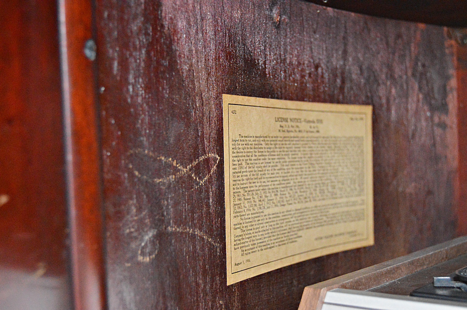 1916 Mahogany VV-XVII Victor Victrola Phonograph and Records