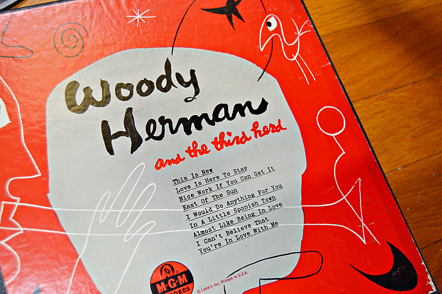 1916 Mahogany VV-XVII Victor Victrola Phonograph and Records