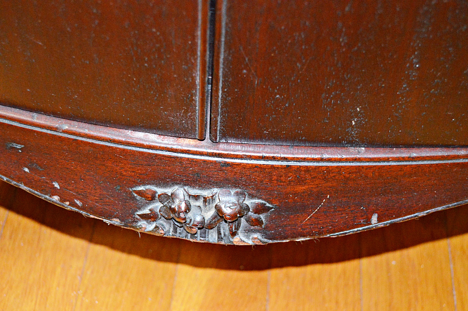 1916 Mahogany VV-XVII Victor Victrola Phonograph and Records