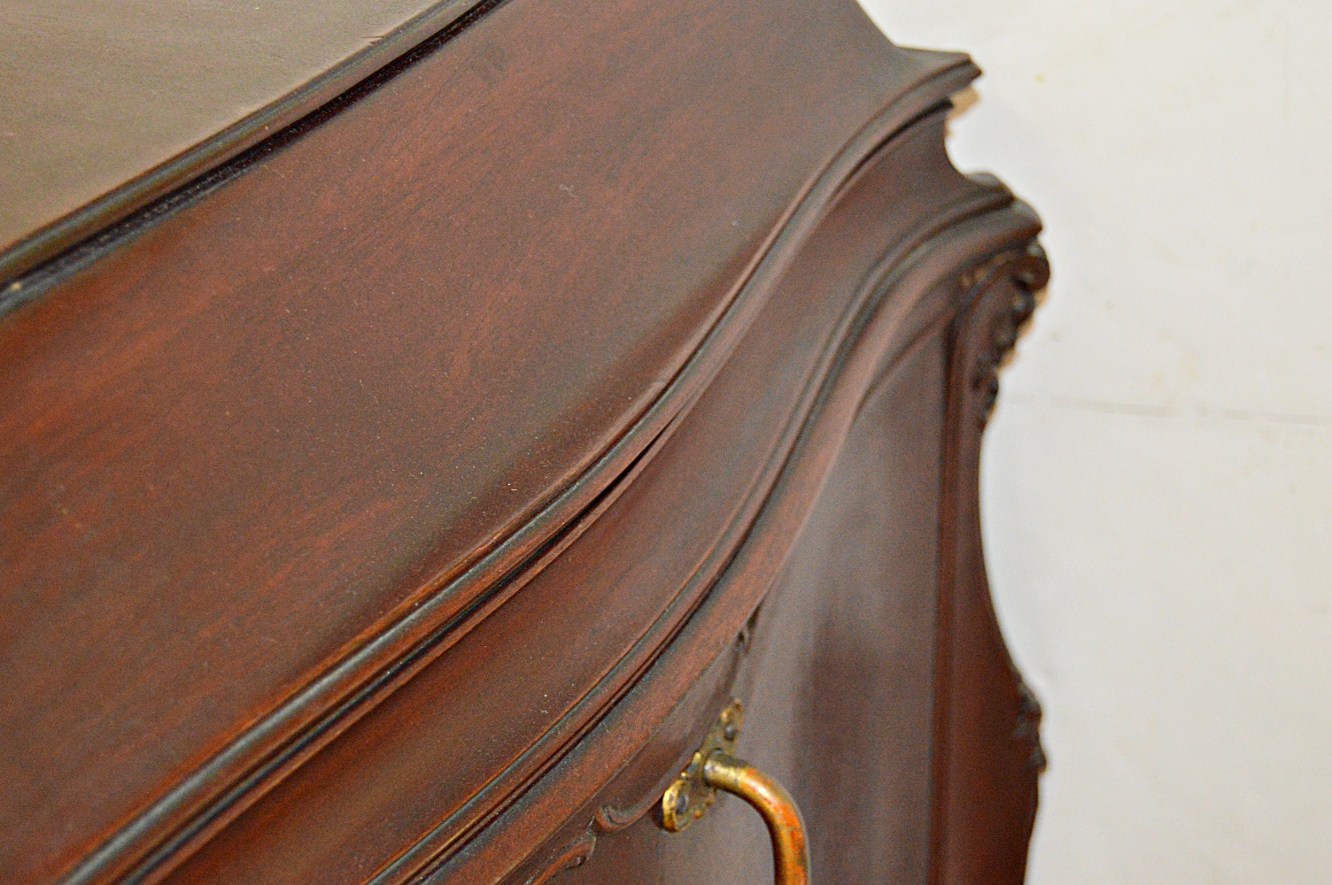 1916 Mahogany VV-XVII Victor Victrola Phonograph and Records