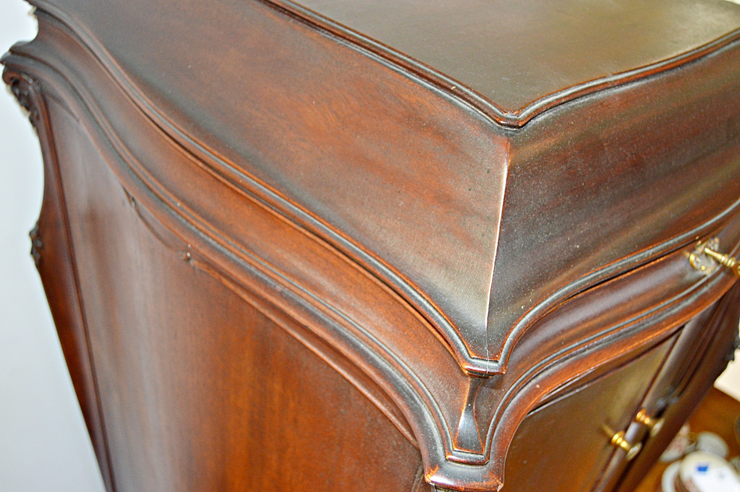 1916 Mahogany VV-XVII Victor Victrola Phonograph and Records