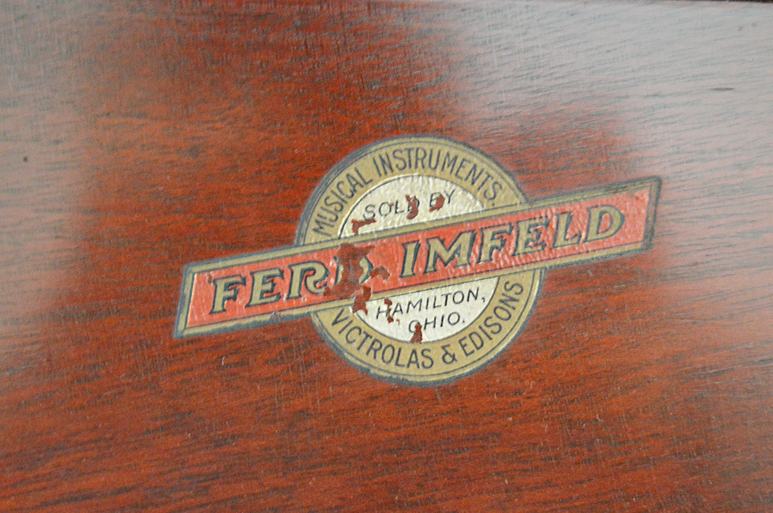 1916 Mahogany VV-XVII Victor Victrola Phonograph and Records