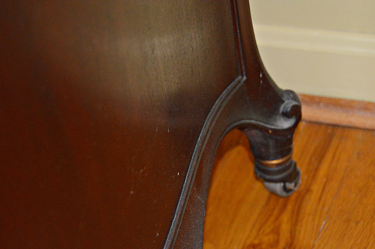 1916 Mahogany VV-XVII Victor Victrola Phonograph and Records