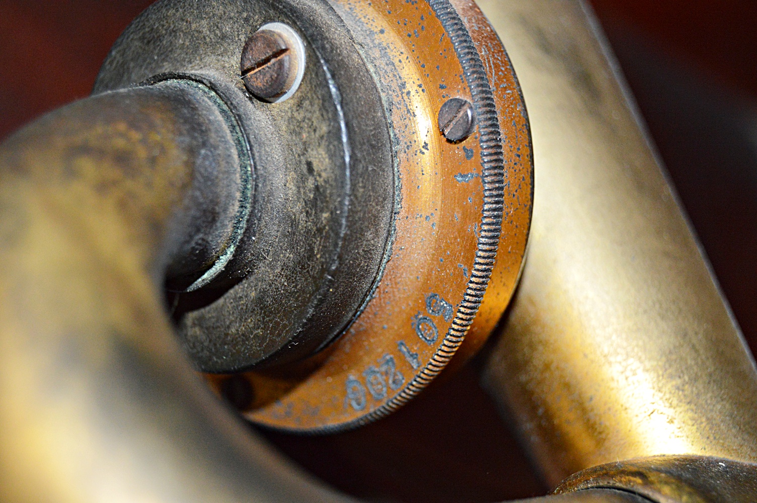 1916 Mahogany VV-XVII Victor Victrola Phonograph and Records