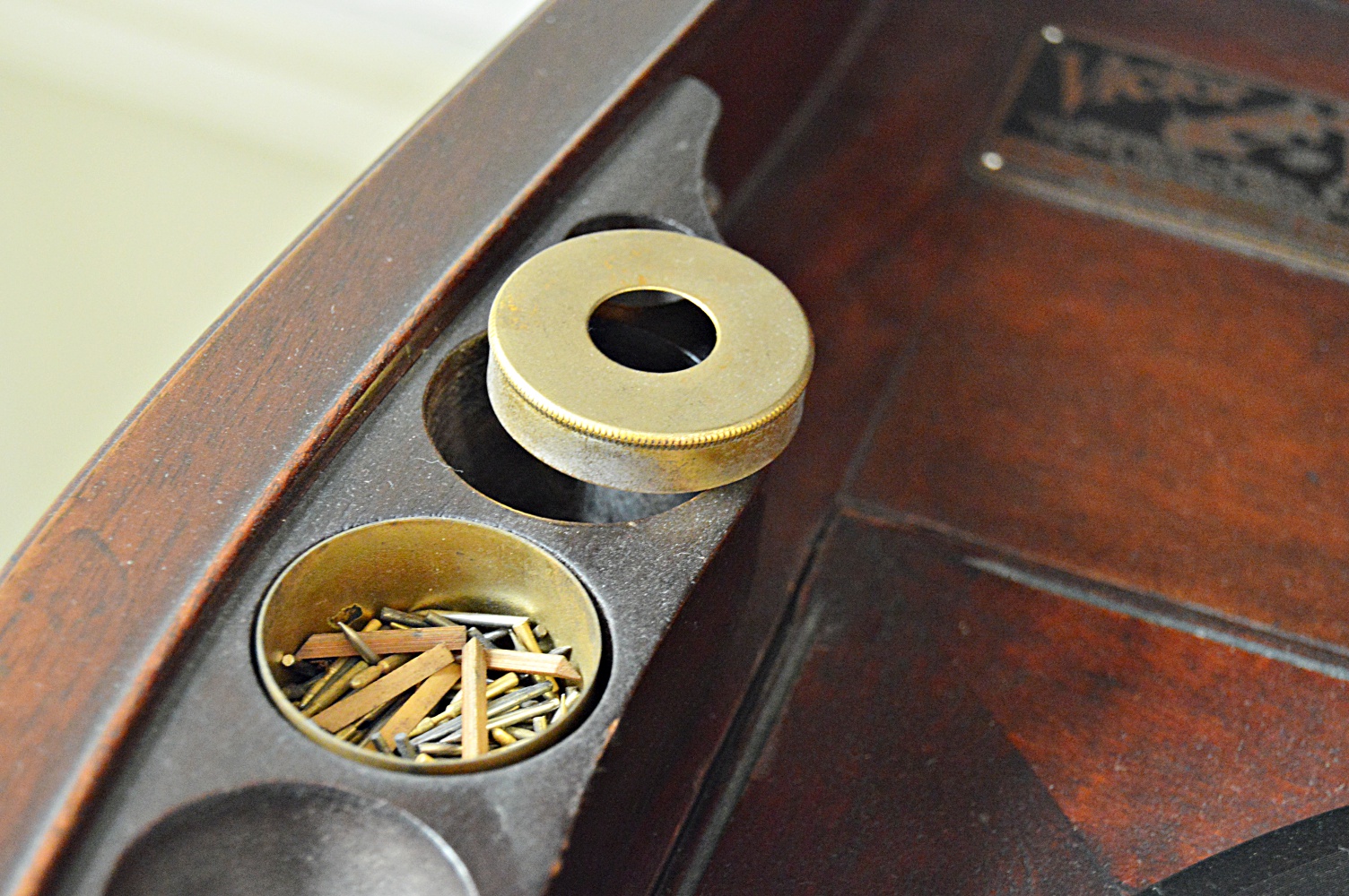 1916 Mahogany VV-XVII Victor Victrola Phonograph and Records