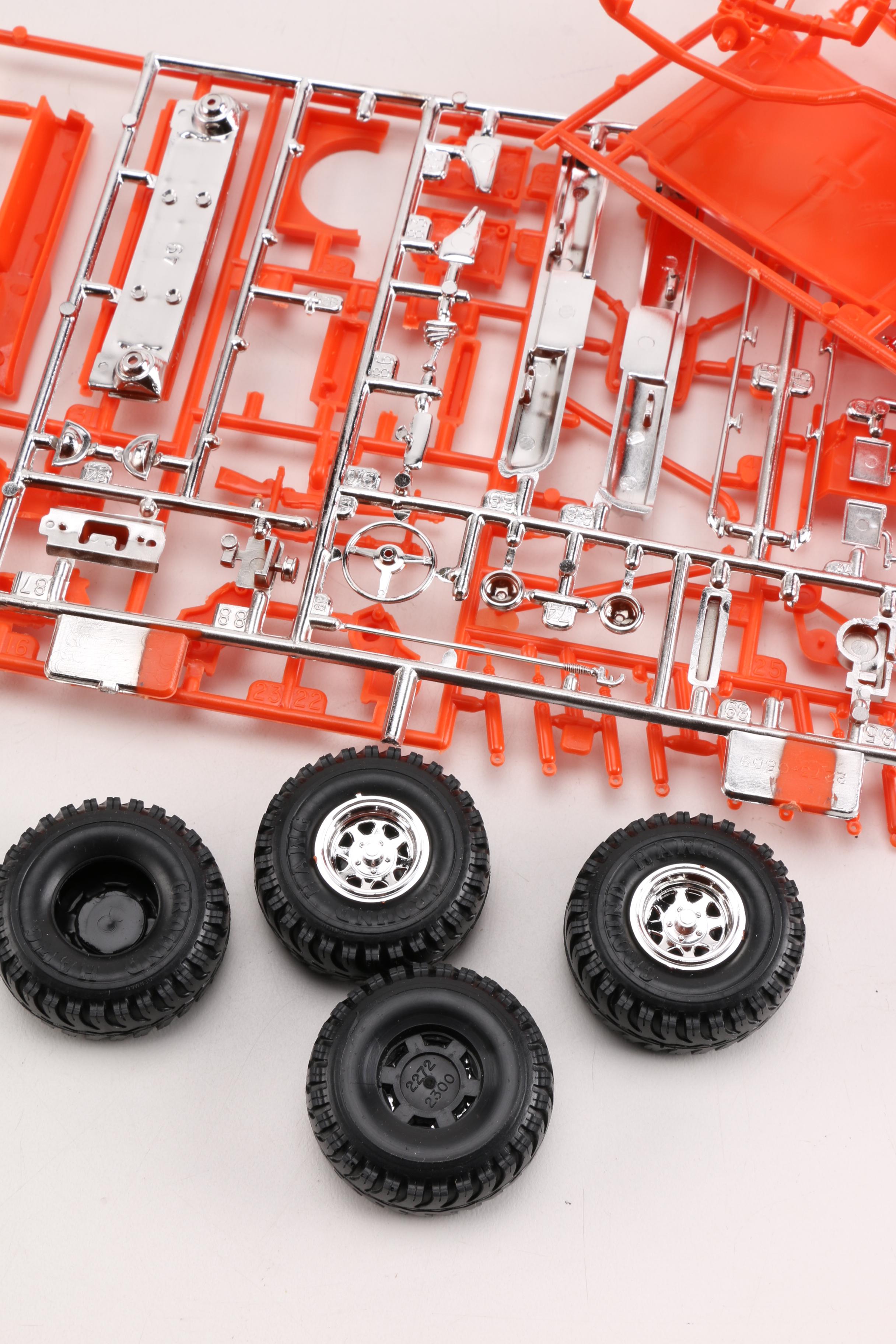 Monogram GMC Jimmy High Roller Truck 1/24 Model Scale Kit