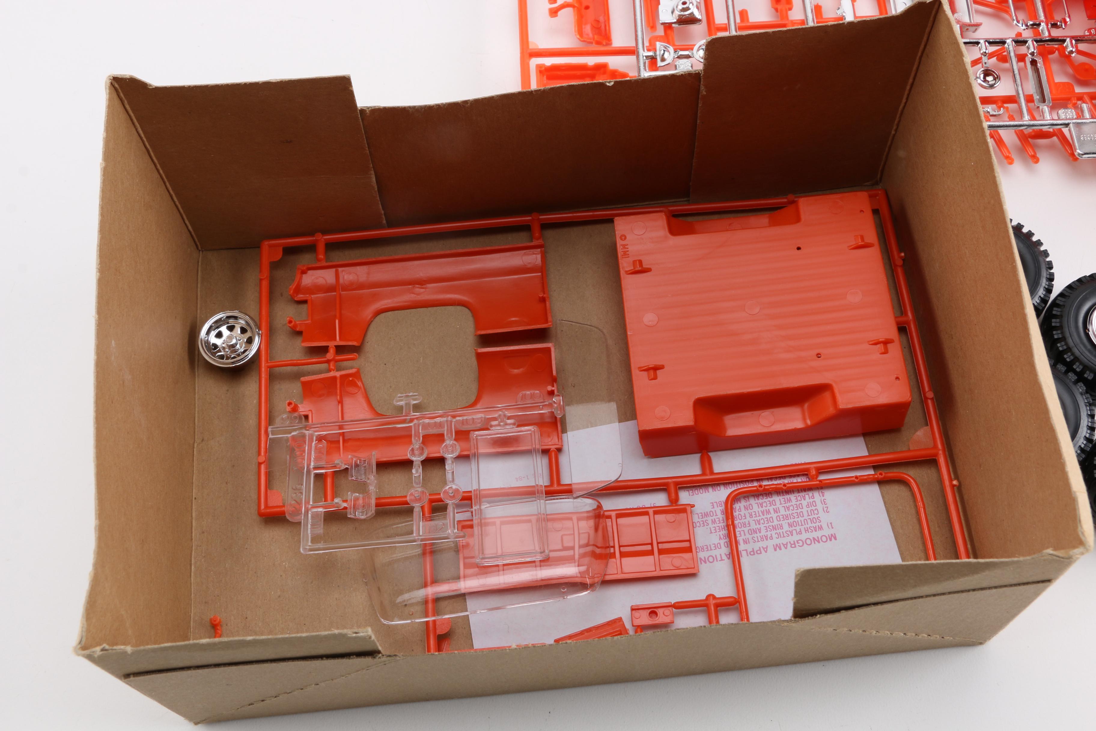 Monogram GMC Jimmy High Roller Truck 1/24 Model Scale Kit