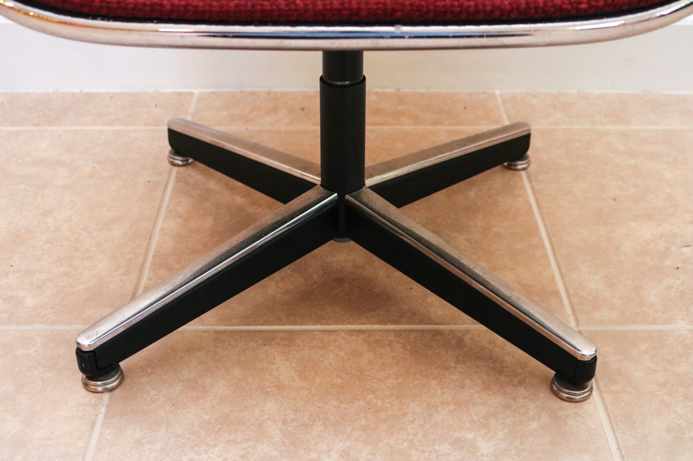 Pair of Vintage Office Chairs by Charles Pollock for Knoll