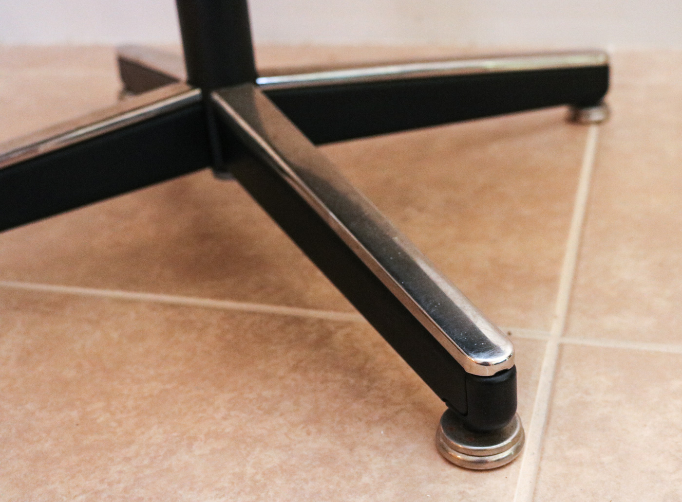 Pair of Vintage Office Chairs by Charles Pollock for Knoll