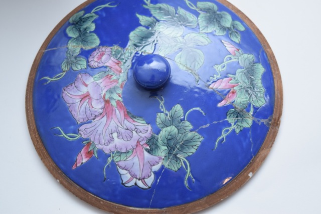 King's Porcelain Planter with Lid