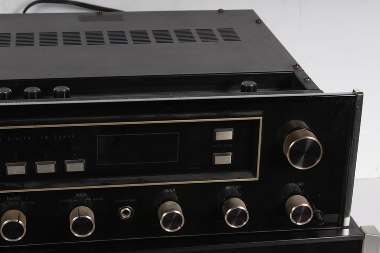 McIntosh MR 80 Digital Tuner