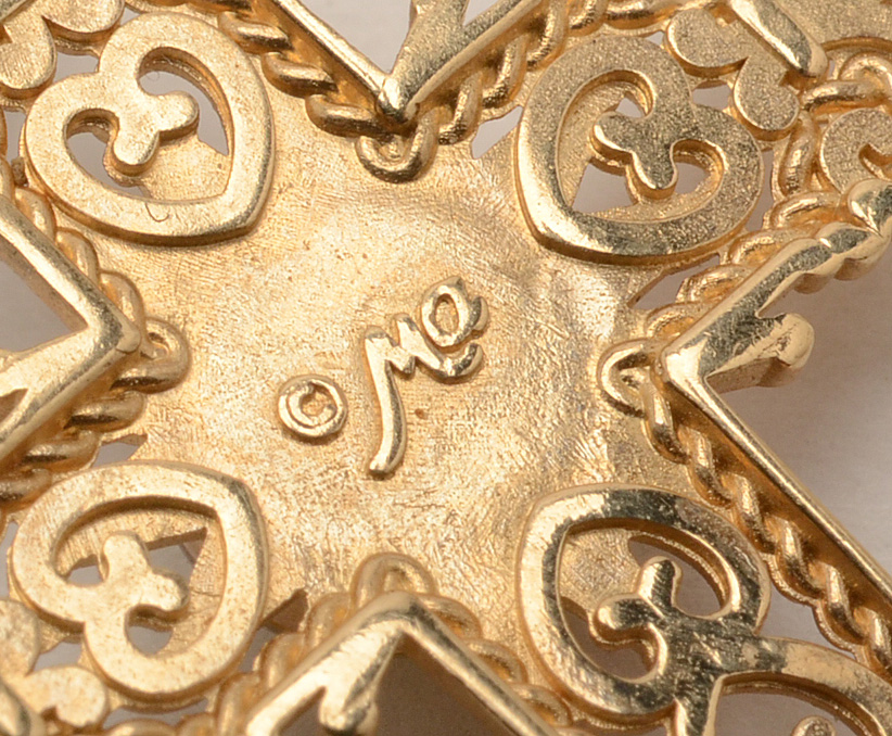 14K Yellow Gold Michael Anthony Nativity Stone Cross Necklace