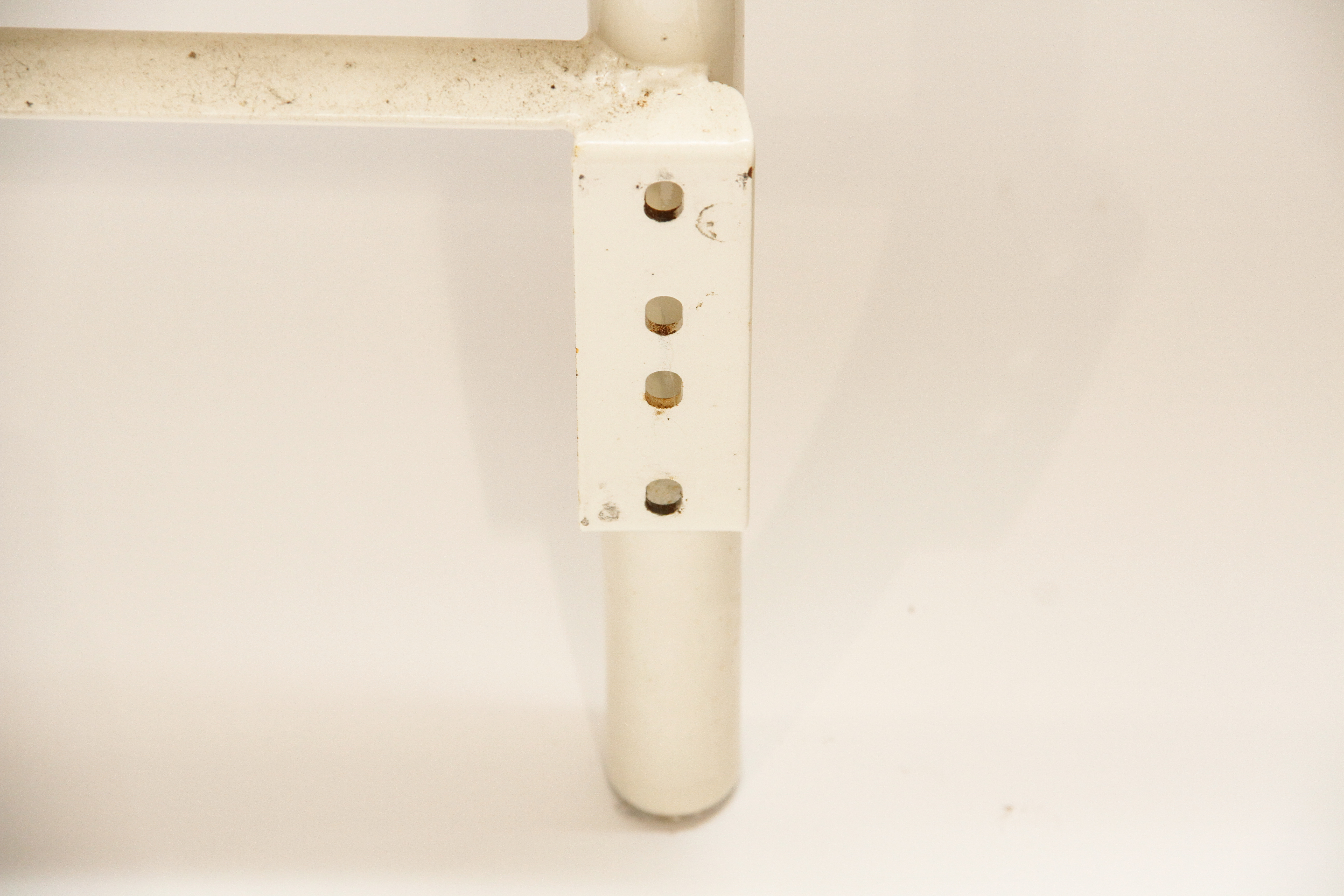 Vintage White Iron Queen Size Bed