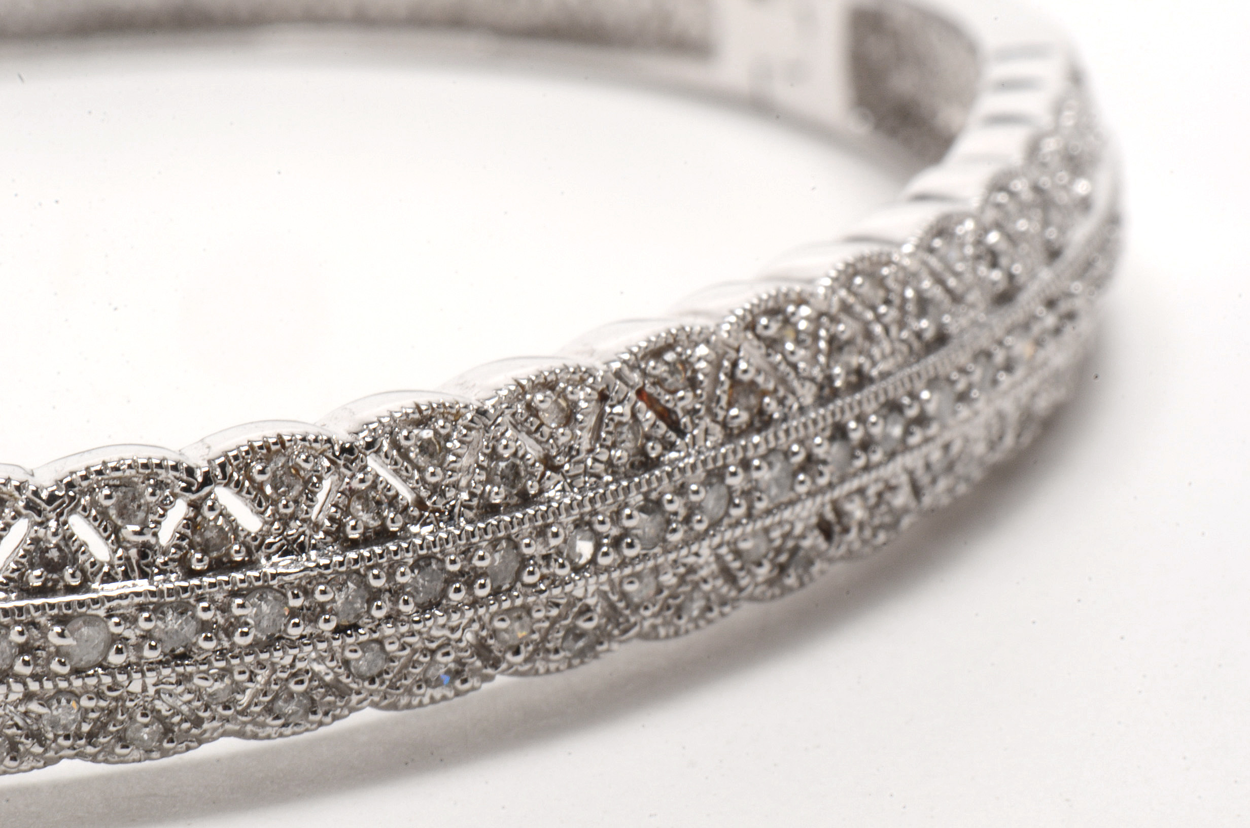 14K White Gold Diamond Hinged Bangle Bracelet