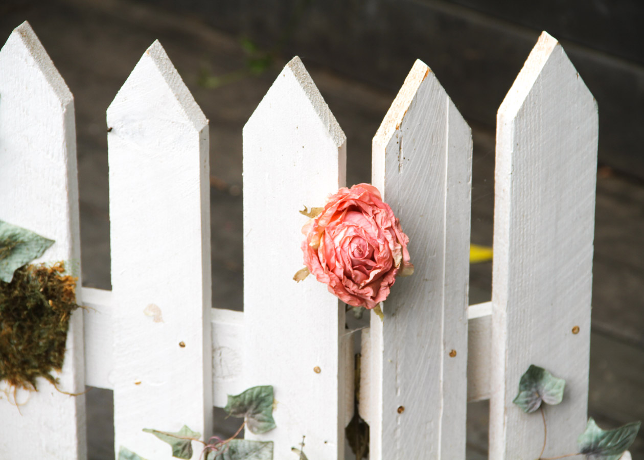 White Picket Fence Fireplace Screen