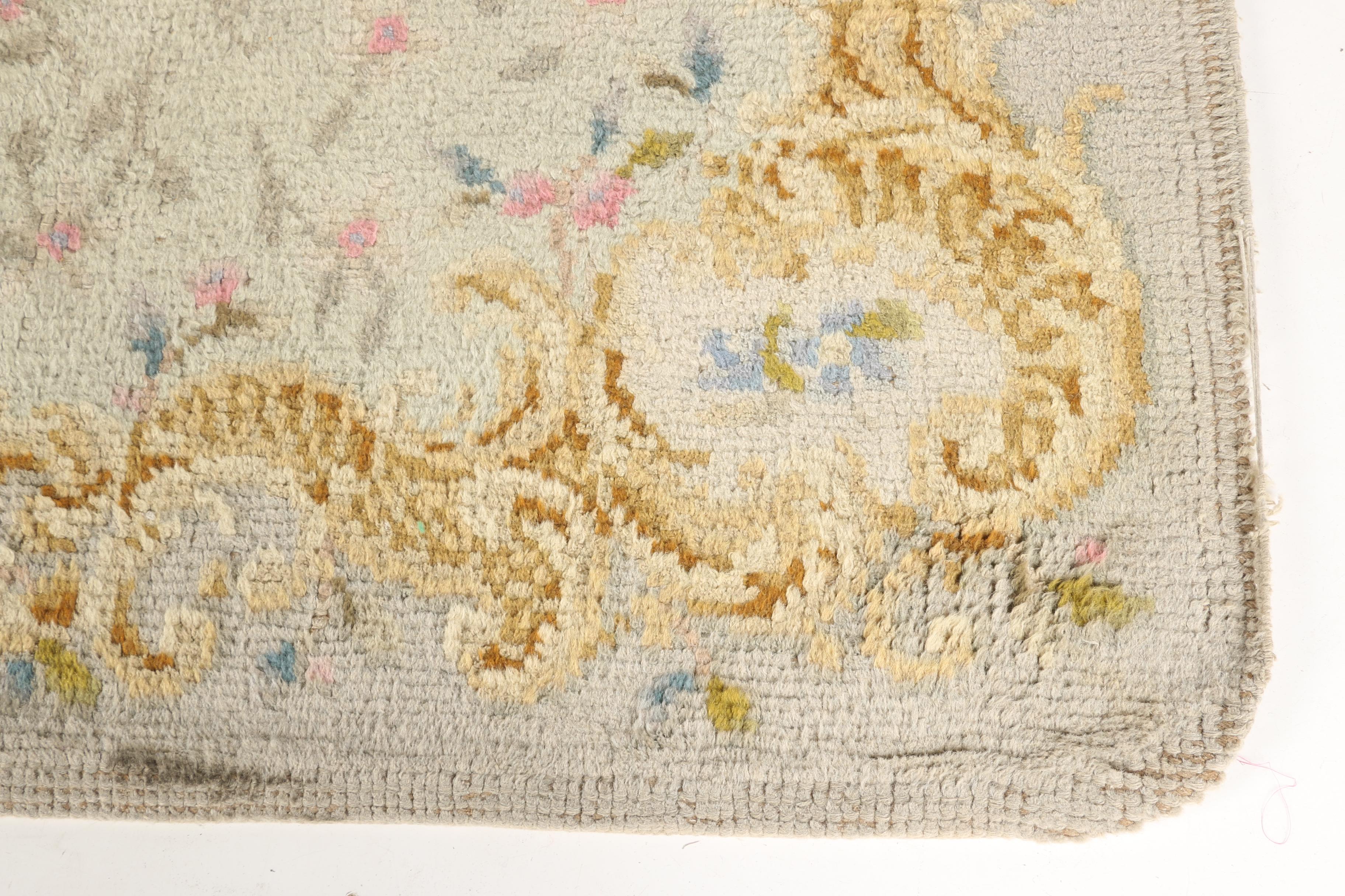 Machine Made Persian Style Area Rug