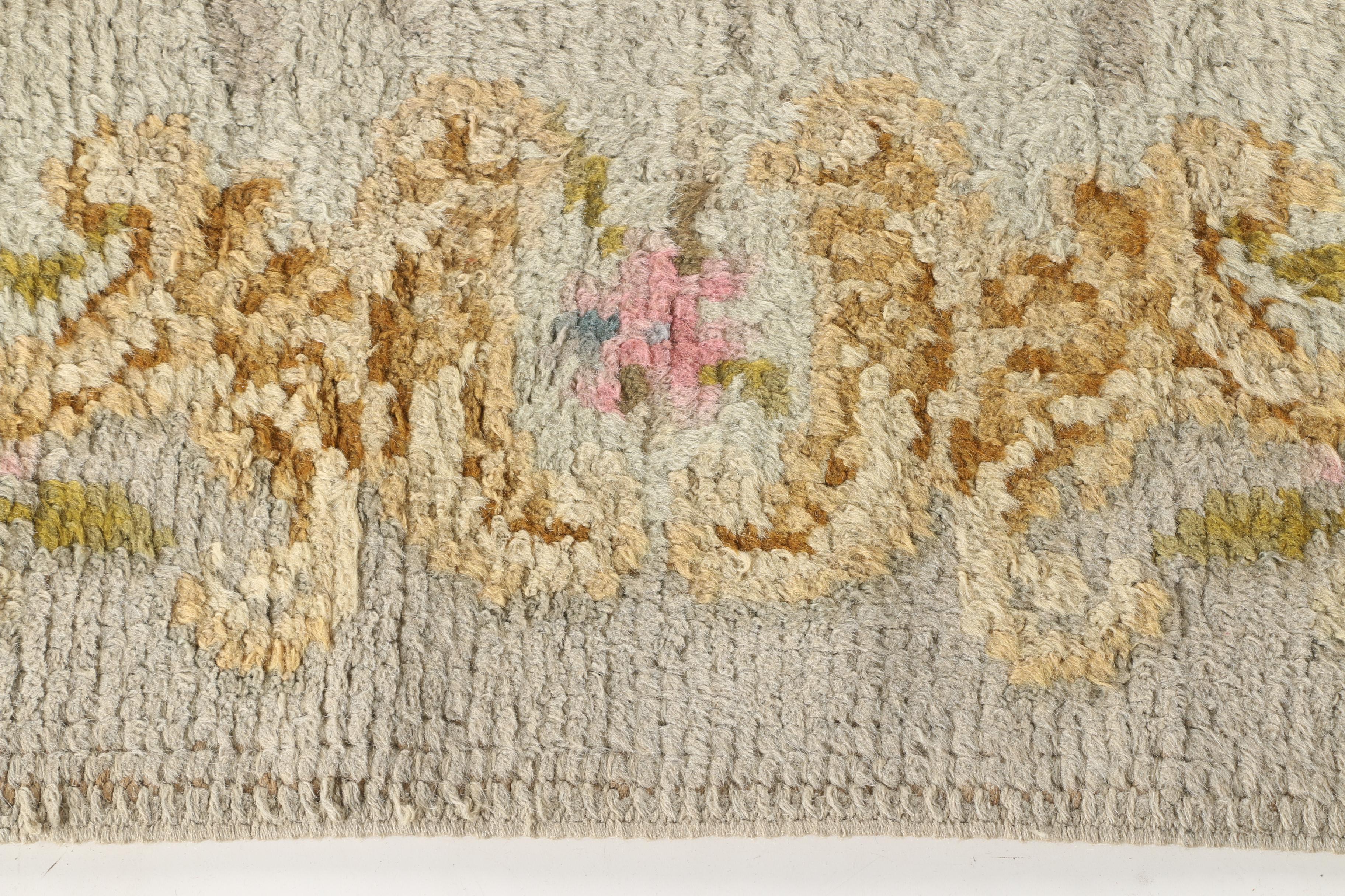 Machine Made Persian Style Area Rug