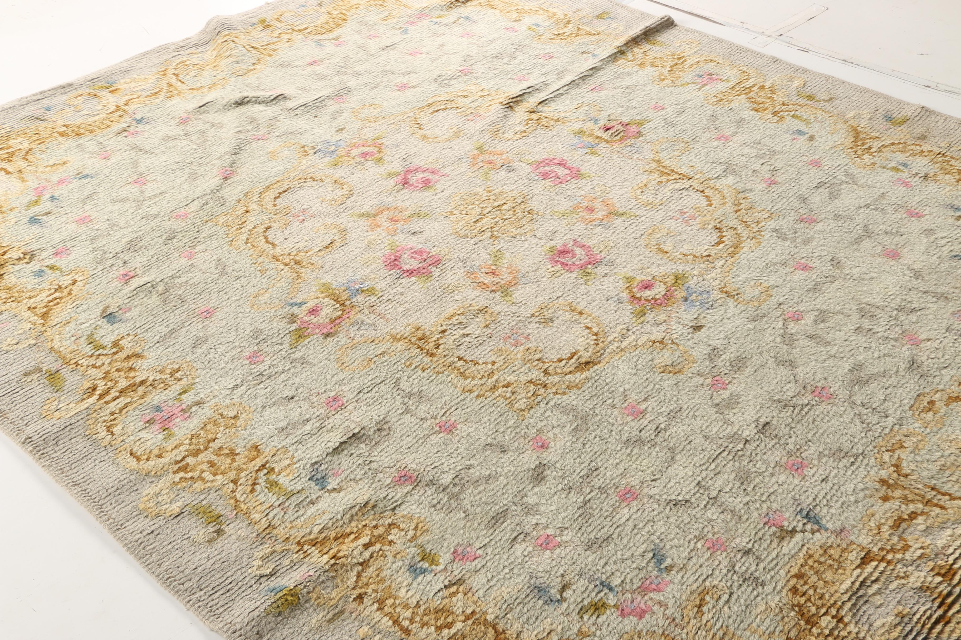 Machine Made Persian Style Area Rug