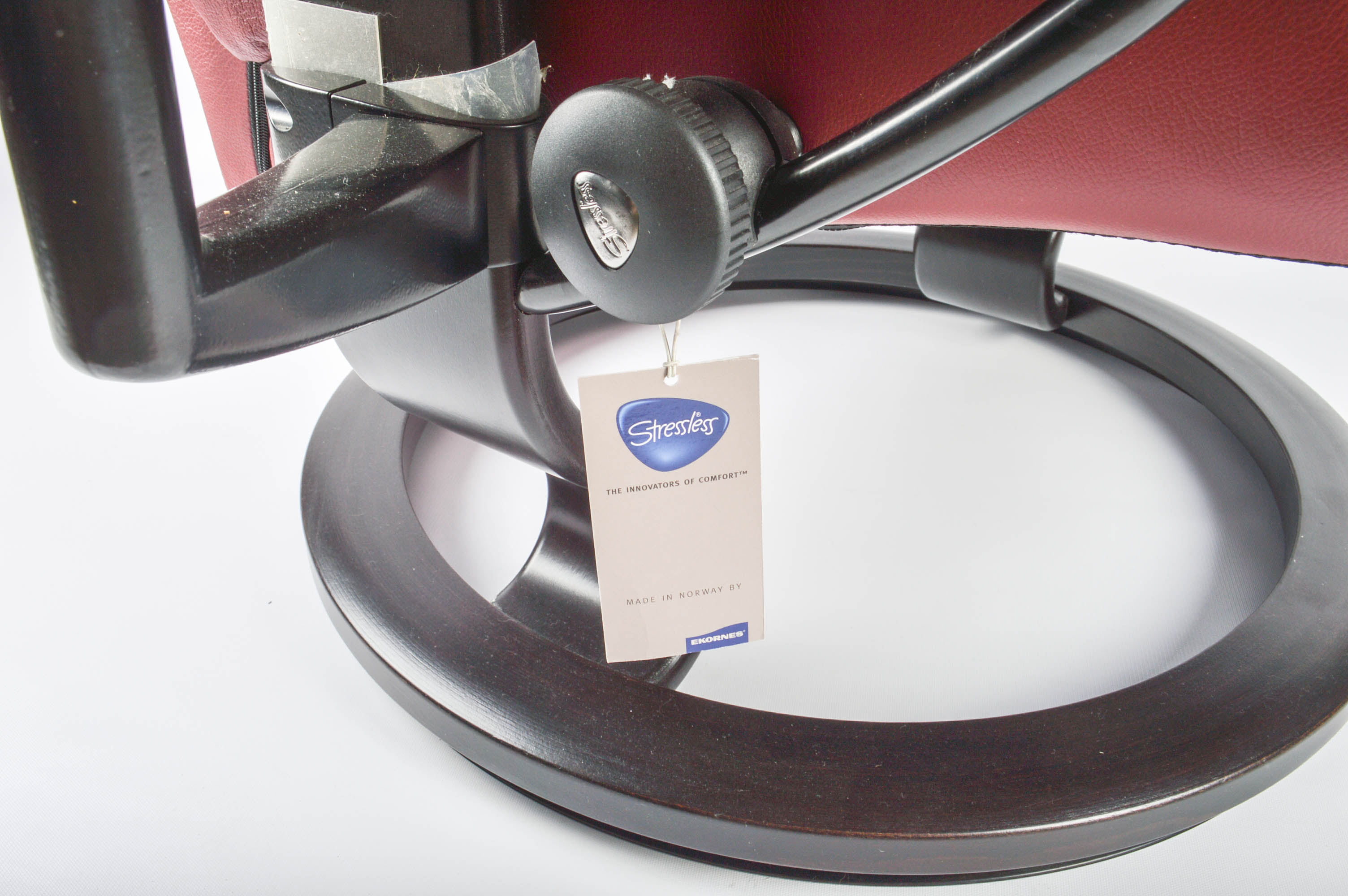 Ekhornes Stressless Leather Lounger With Ottoman, Accessory Table