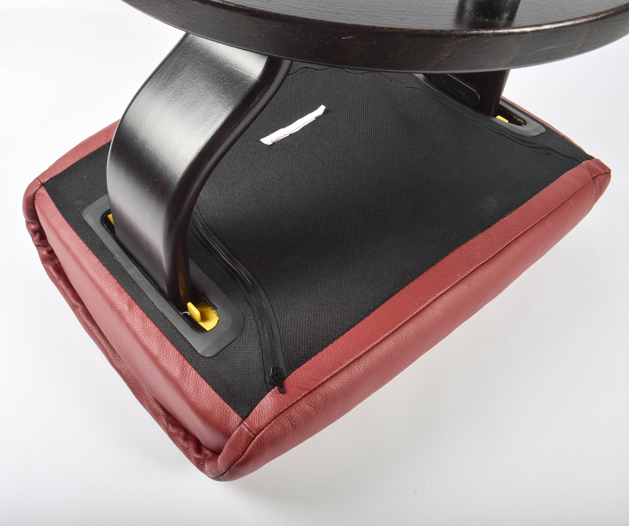 Ekhornes Stressless Leather Lounger With Ottoman, Accessory Table