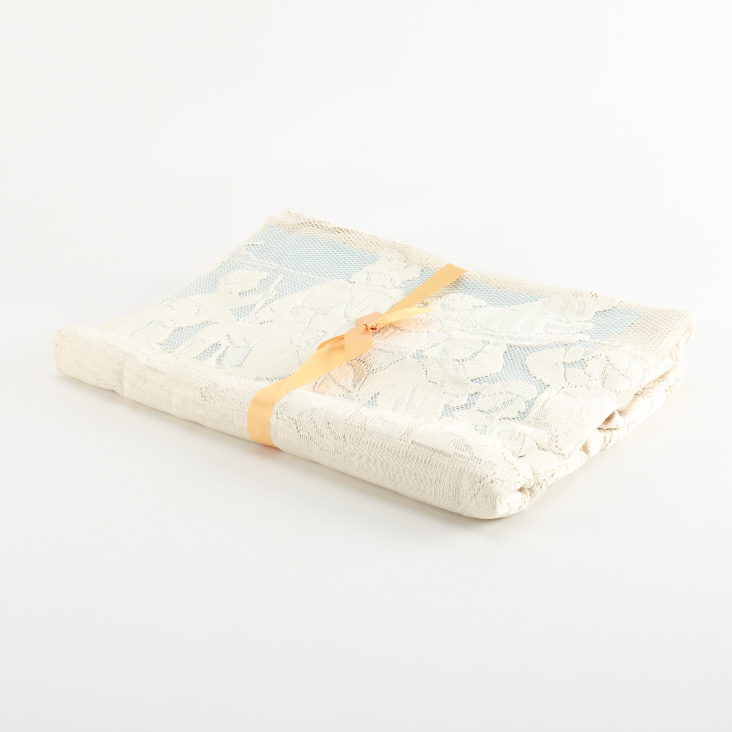 Quaker Lace Bicentennial Tablecloth