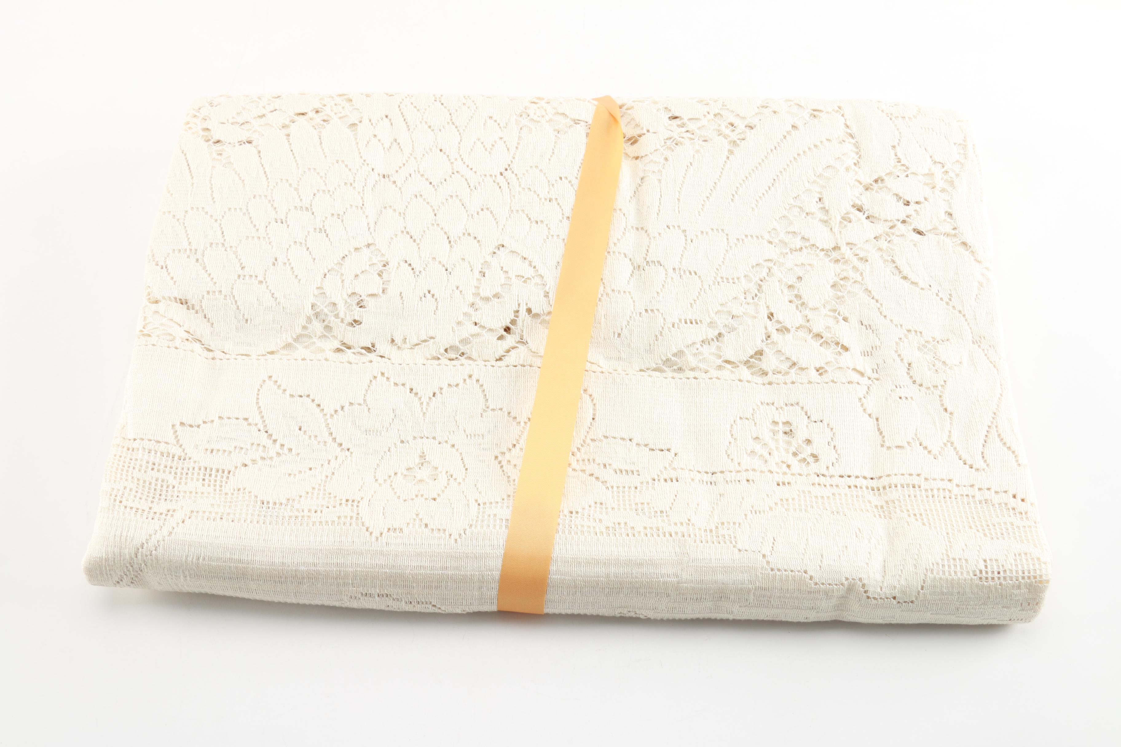 Quaker Lace Bicentennial Tablecloth