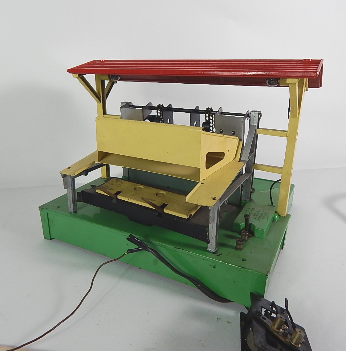 Lionel Log Loader #164 Lumber Shed