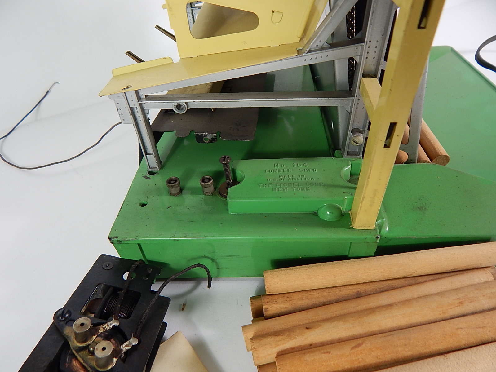 Lionel Log Loader #164 Lumber Shed