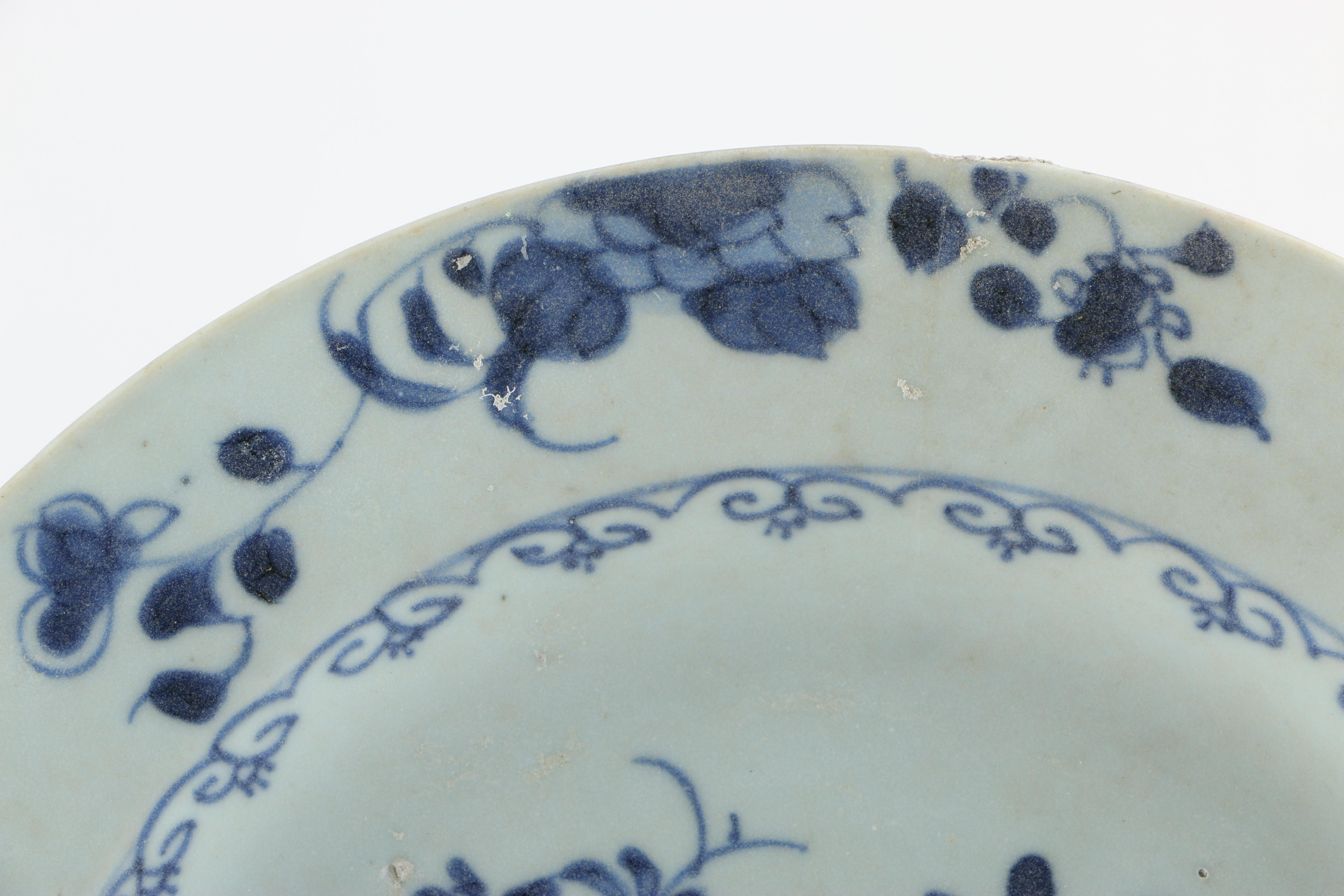 Qing Dynasty Plate Recovered From Geldermalsen Shipwreck and Ming Dynasty Zhangzhou Ware Plate