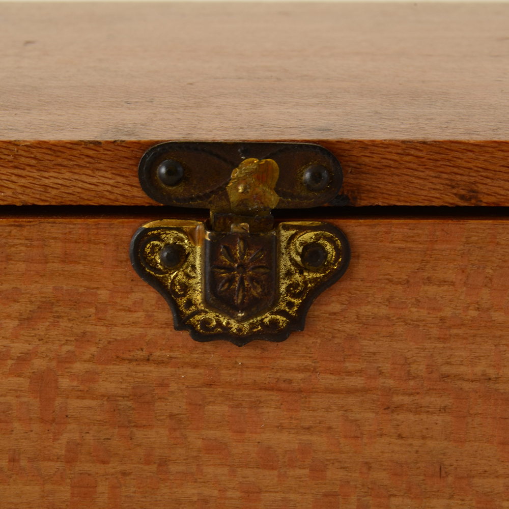 Antique Hitch & Taylor Belt Hooks Box