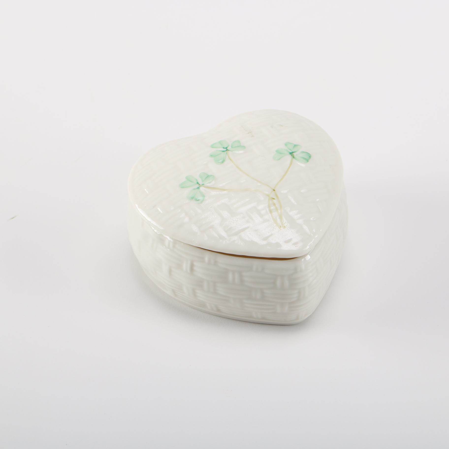 Belleek Kylemore Shamrock Trinket Box
