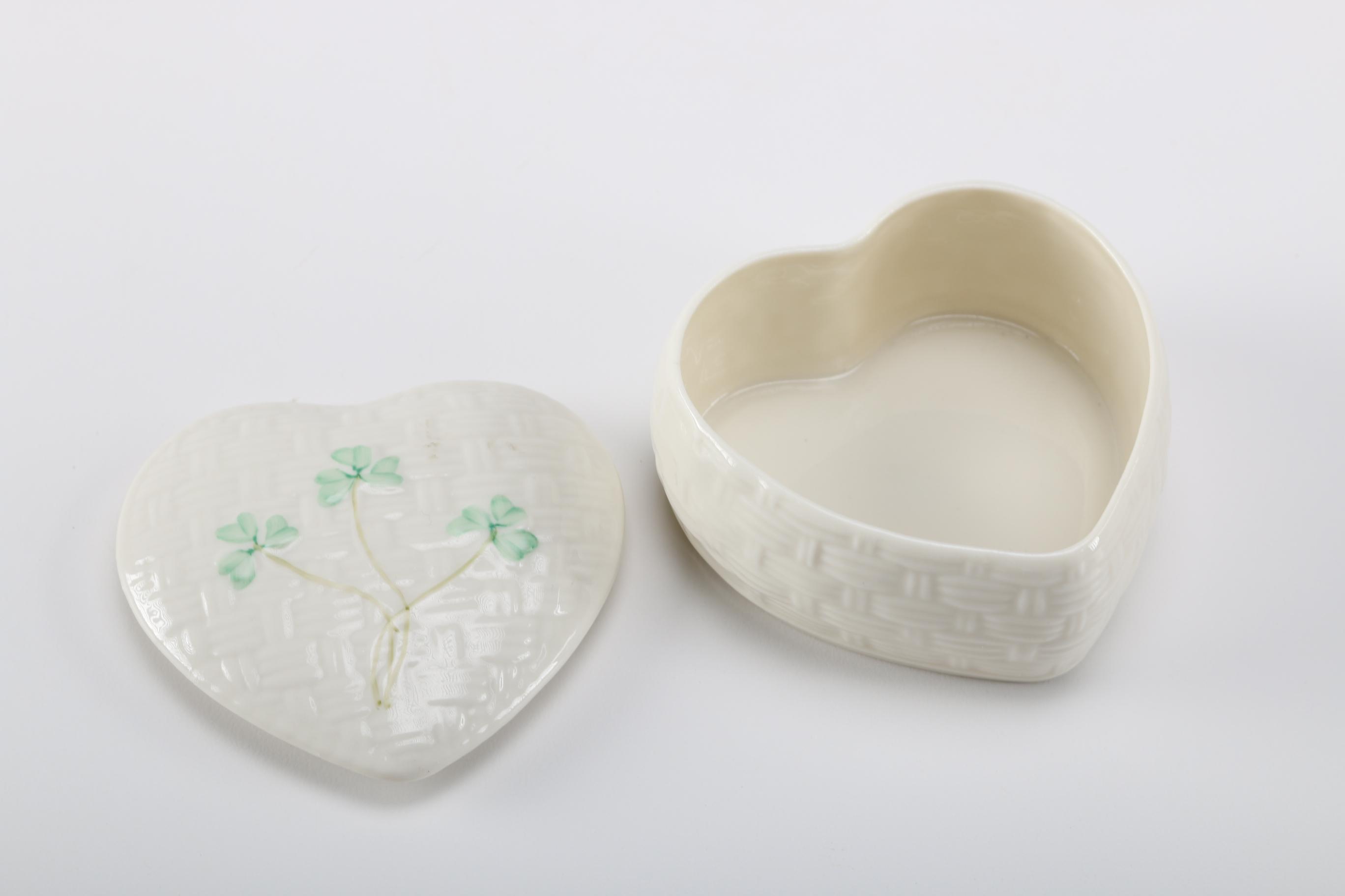 Belleek Kylemore Shamrock Trinket Box