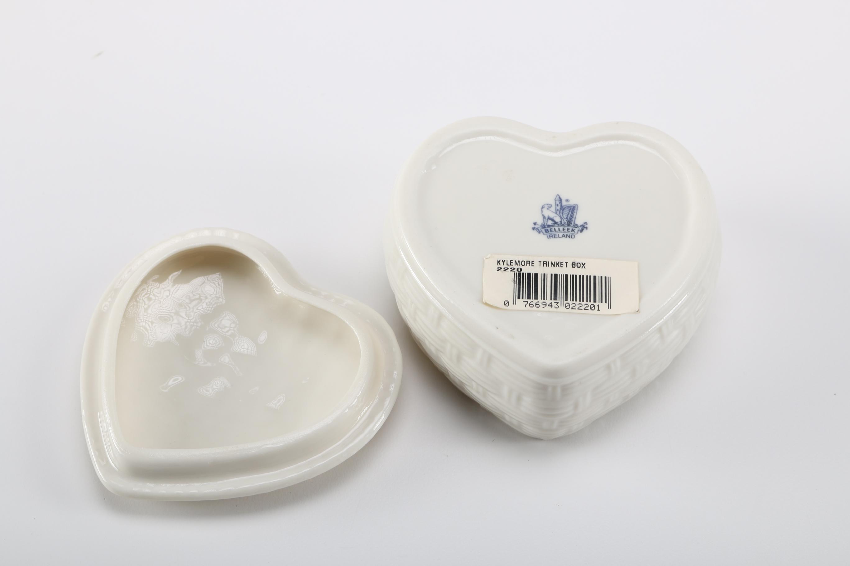 Belleek Kylemore Shamrock Trinket Box