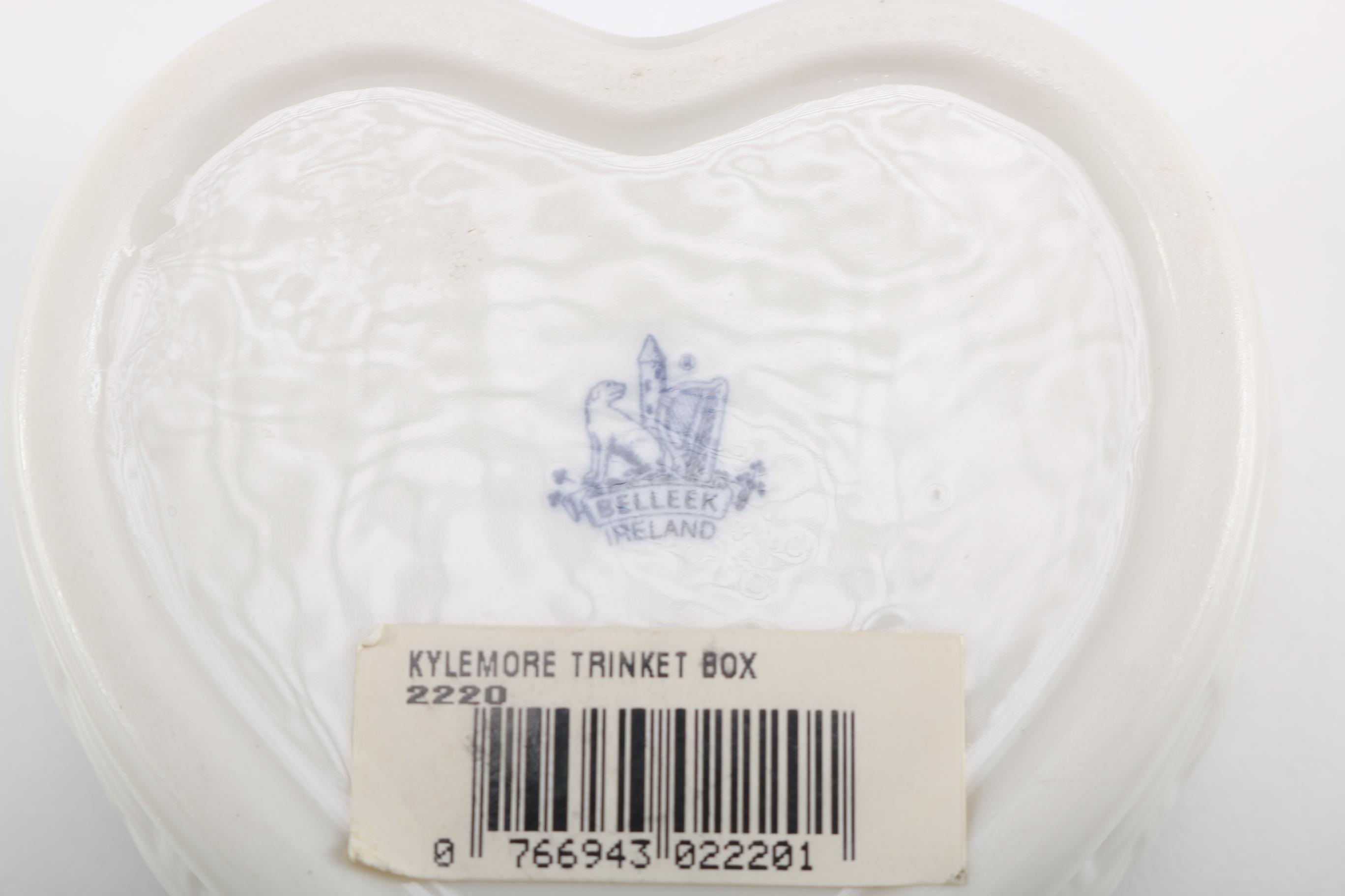 Belleek Kylemore Shamrock Trinket Box