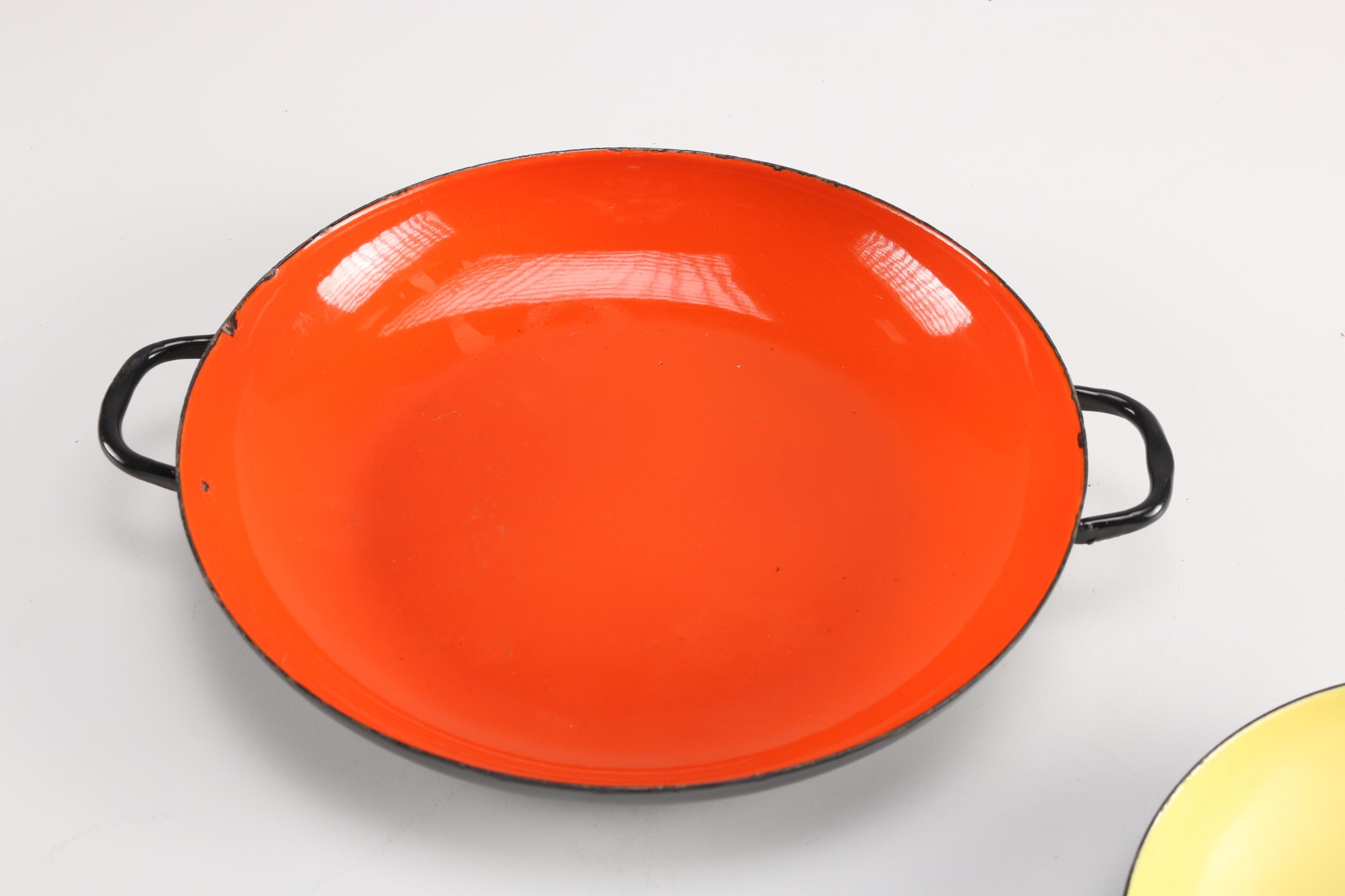 Sizzling Server Nesting Dishes From Italy