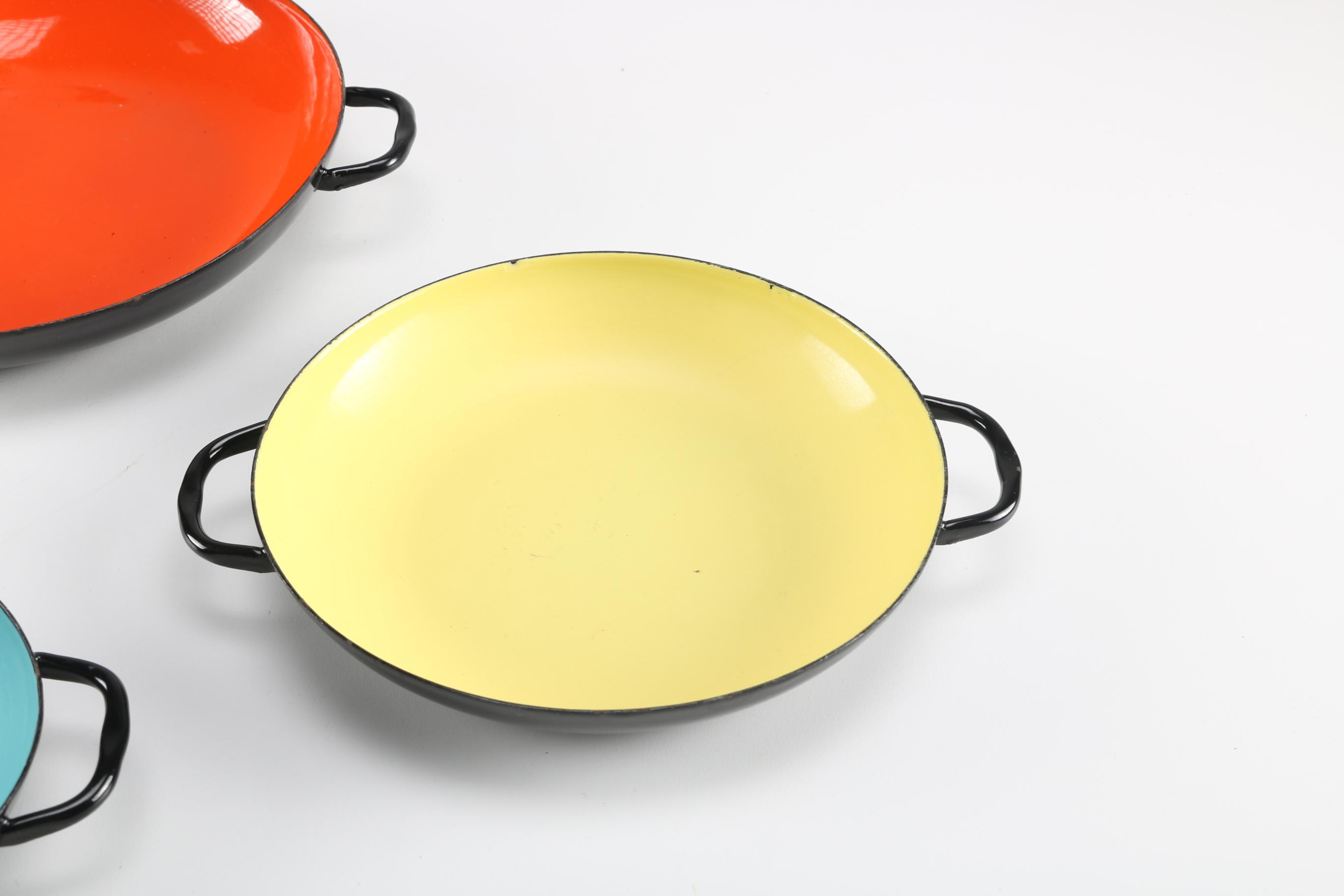 Sizzling Server Nesting Dishes From Italy