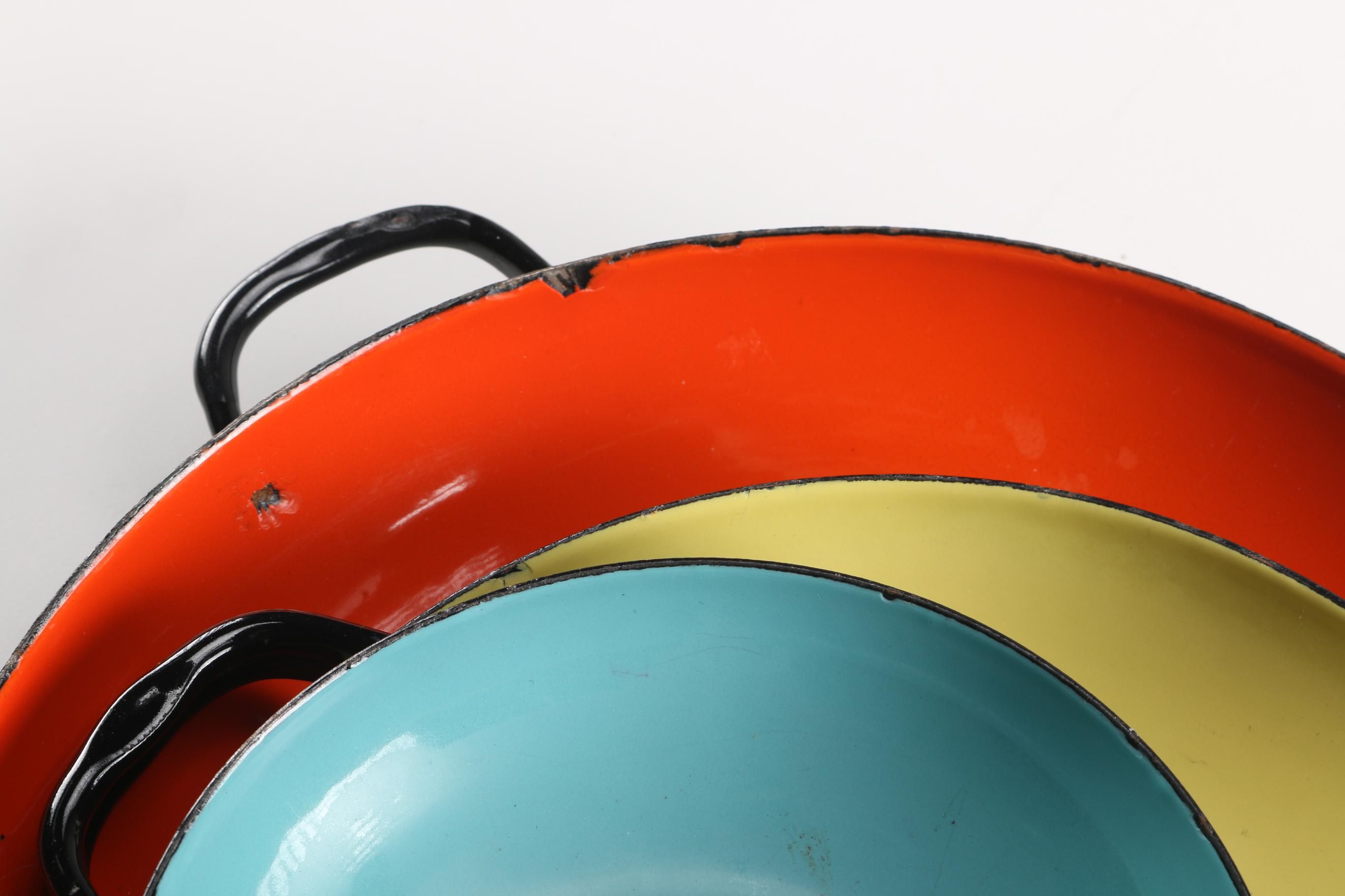 Sizzling Server Nesting Dishes From Italy