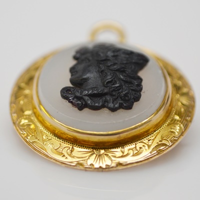 Antique 14K Yellow Gold Onyx Mercury Cameo Brooch/Pendant