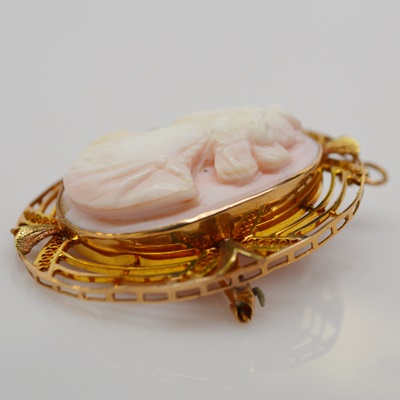 Antique 10K Rose and Green Gold Shell Cameo Brooch/Pendant