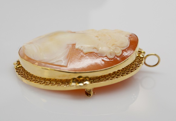 14K Yellow Gold Shell Cameo Brooch/Pendant