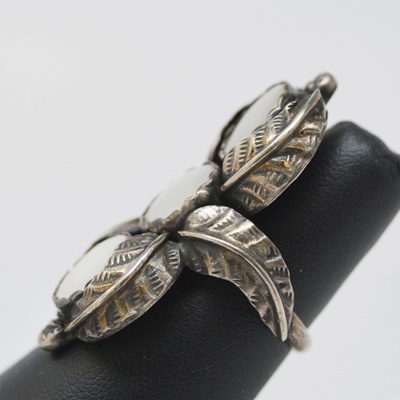 Native America Style Sterling Silver Mother of Pearl Ring