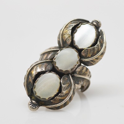 Native America Style Sterling Silver Mother of Pearl Ring