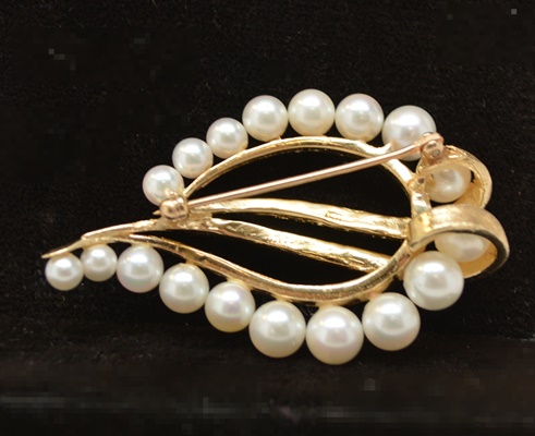 Vintage 14K Yellow Gold Cultured Pearl Leaf Brooch