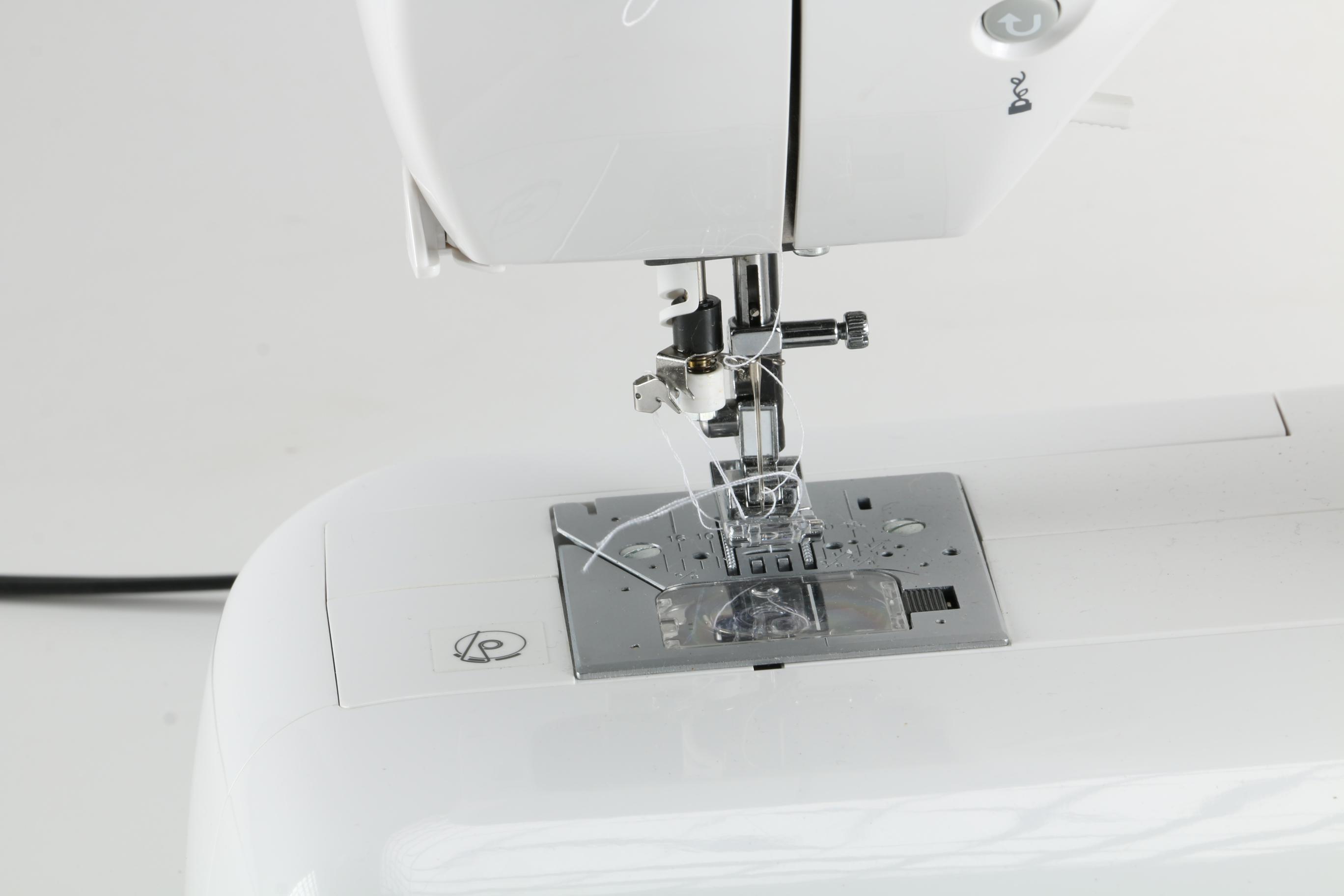 Singer "Curvy" Sewing Machine and Accessories