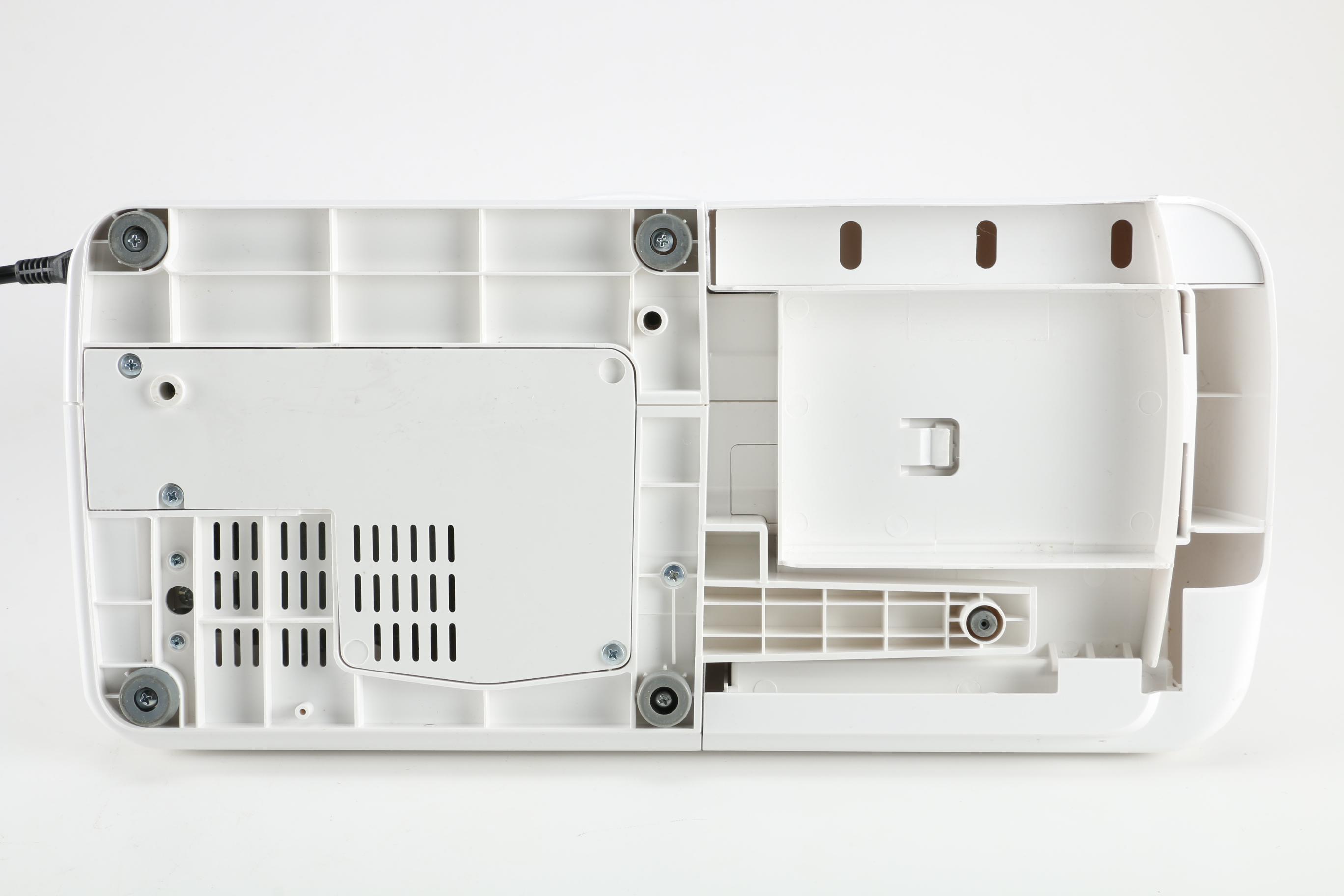 Singer "Curvy" Sewing Machine and Accessories