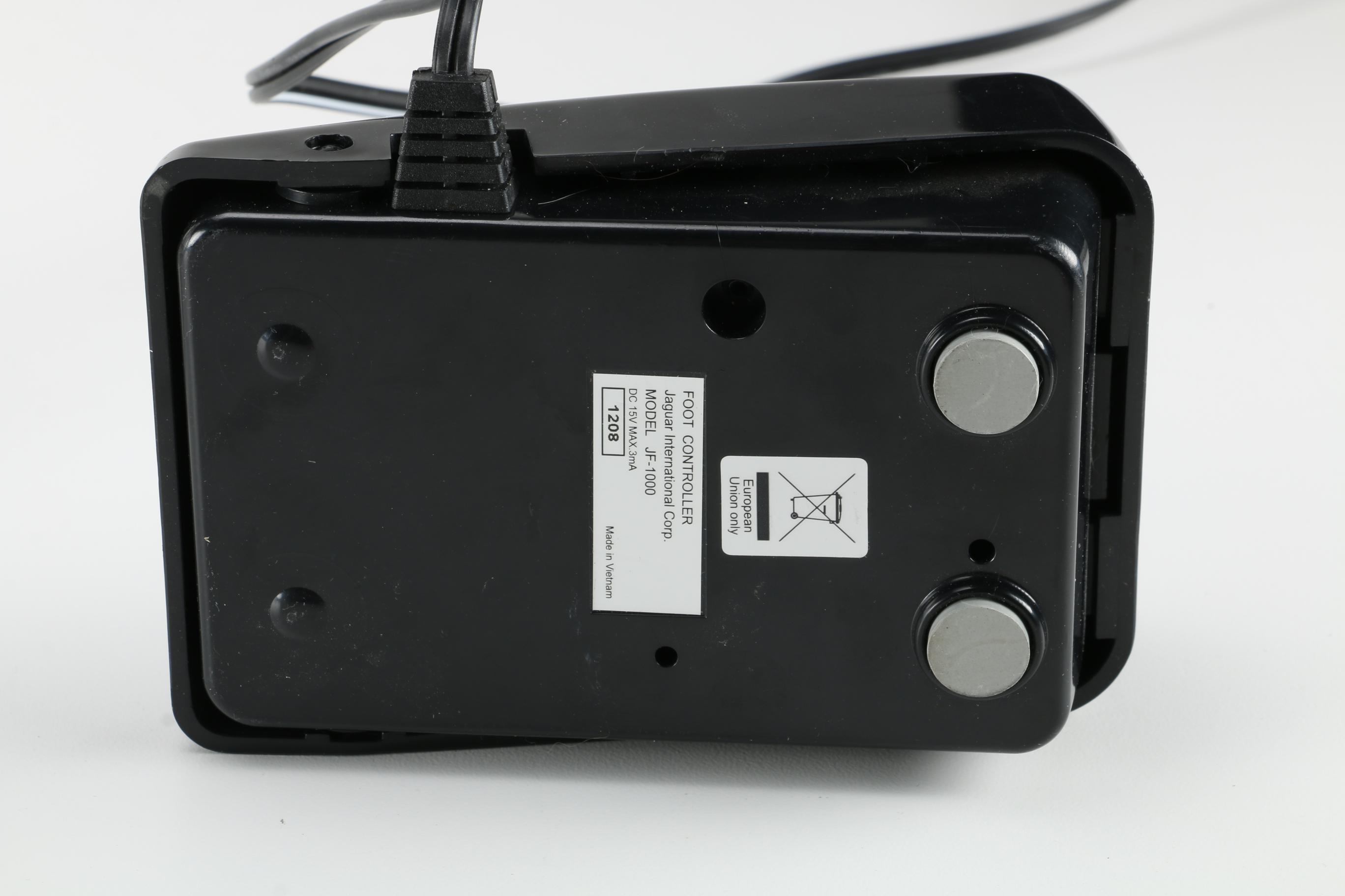 Singer "Curvy" Sewing Machine and Accessories