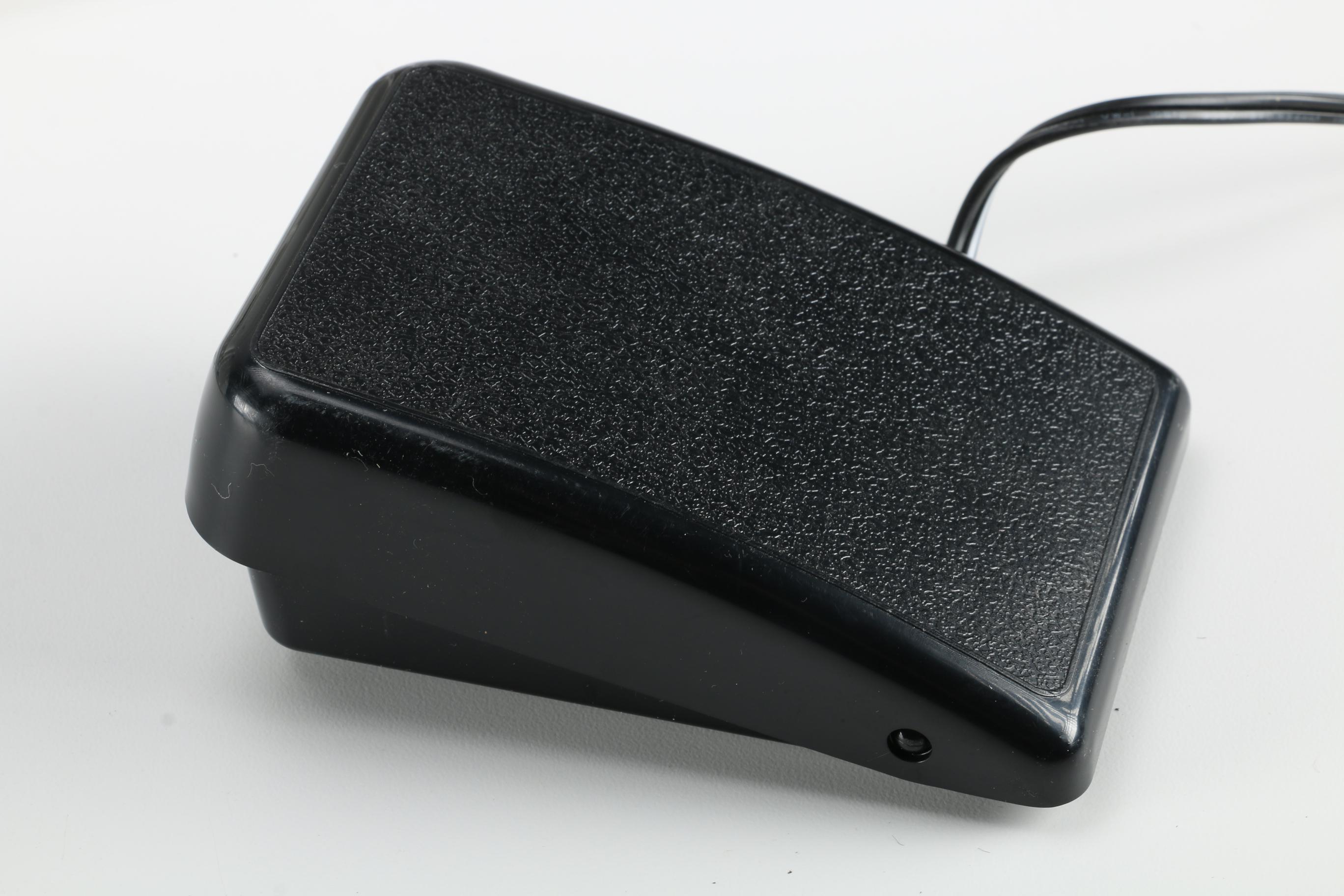 Singer "Curvy" Sewing Machine and Accessories