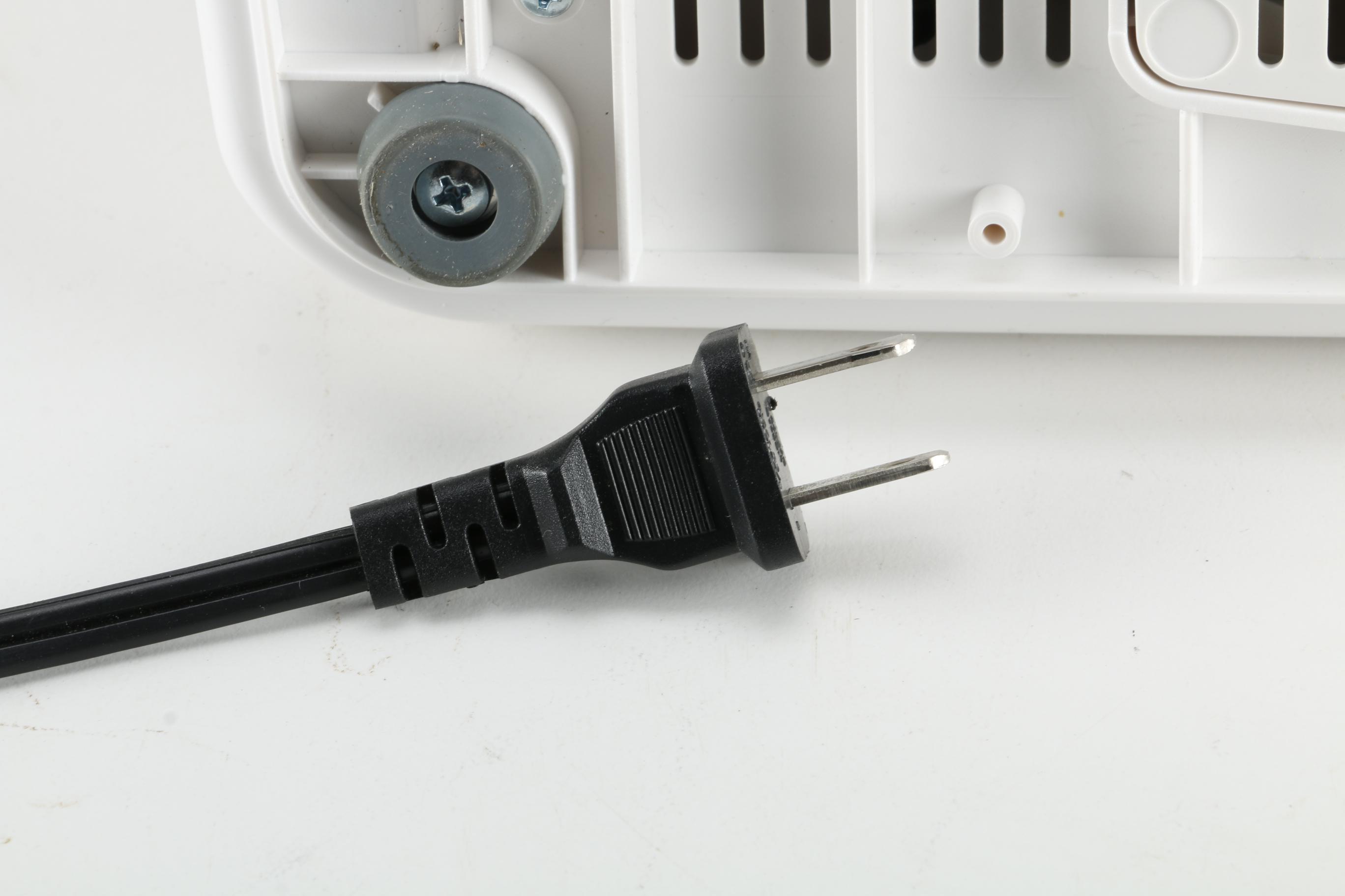 Singer "Curvy" Sewing Machine and Accessories