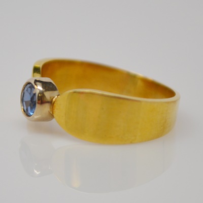 Raul Haas 18K Yellow Gold Sapphire Ring